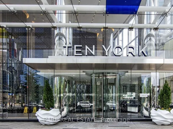 10 York St #2802, Toronto, ON M5J 0E1