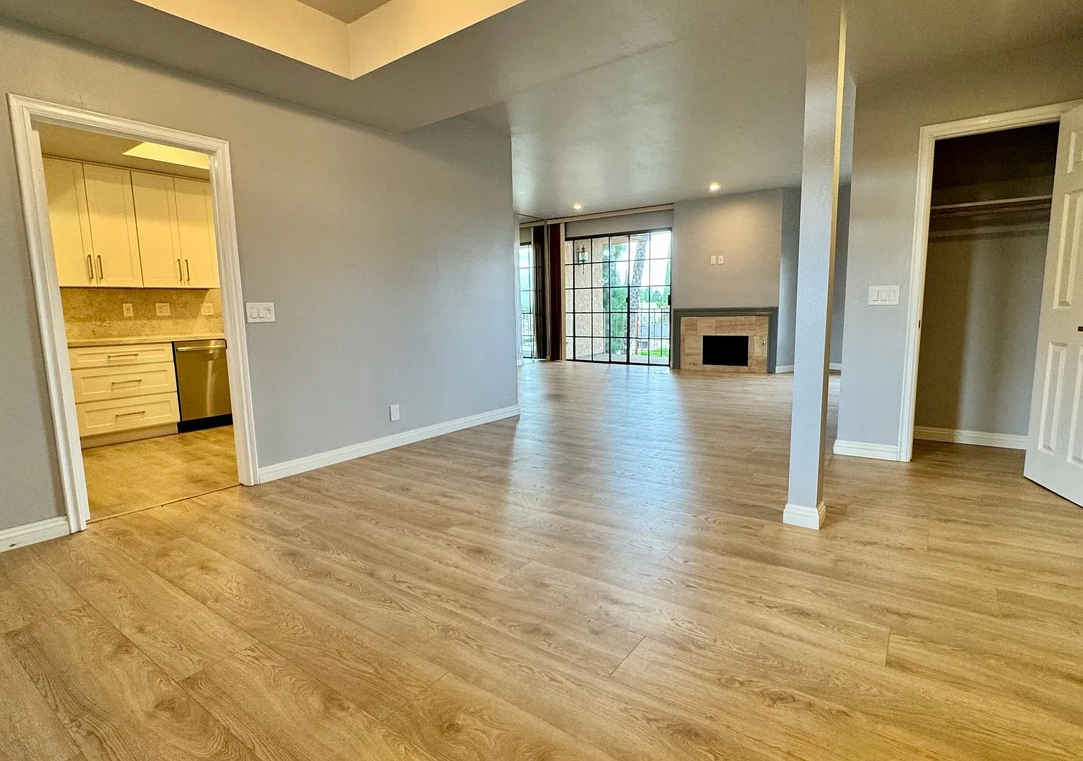 Renovated Top-Floor 2BR/2BA Condo Near Ventura Blvd — Photo 3