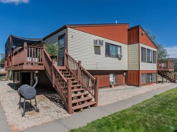 438 S 14th St, Hot Springs, SD 57747