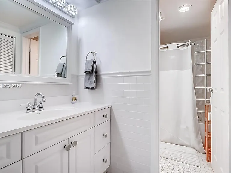 2401 Collins Ave #904 — Photo 12