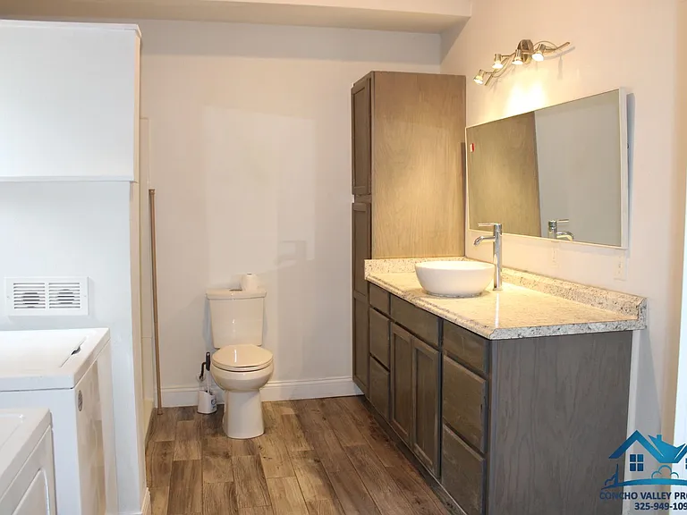 1312 S Chadbourne St — Photo 8