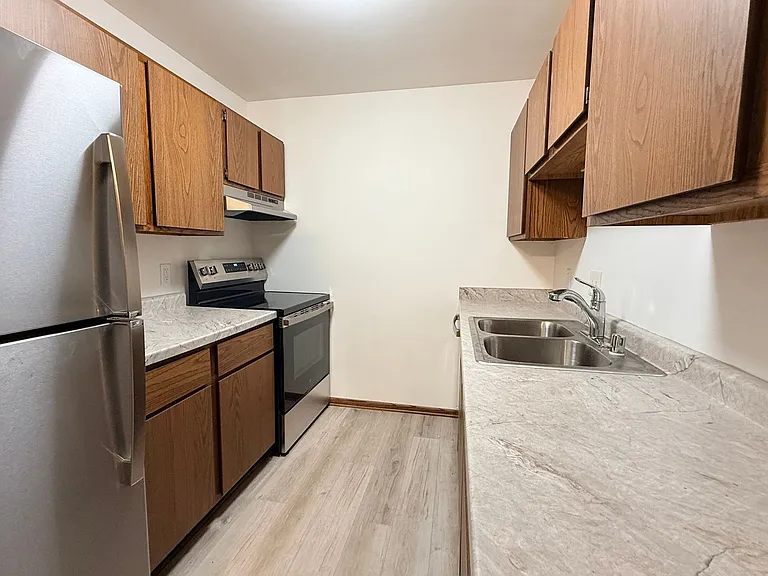 716-730 Mansfield Court — Photo 2