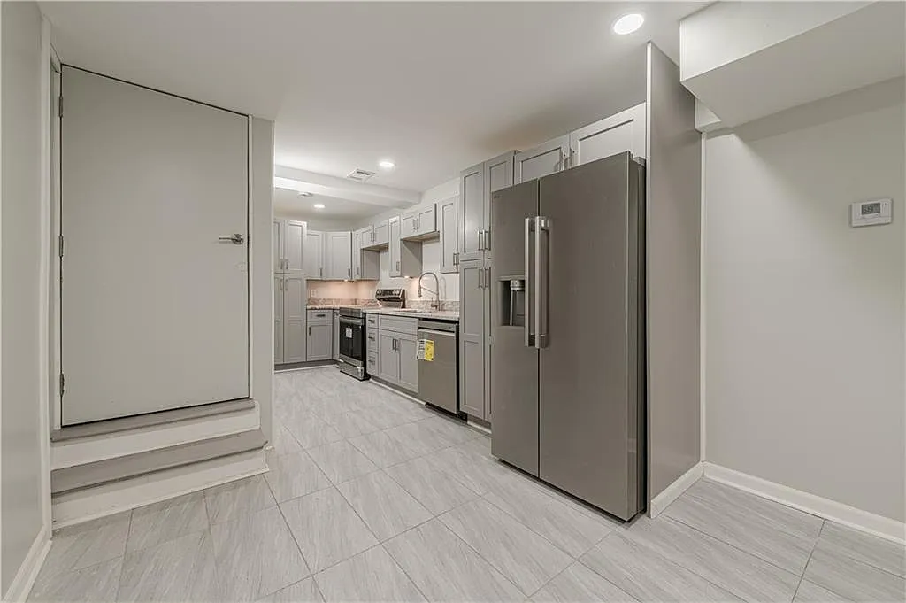 1 bed, 1.0 bath, 1361 sqft, $1,600 — Photo 3