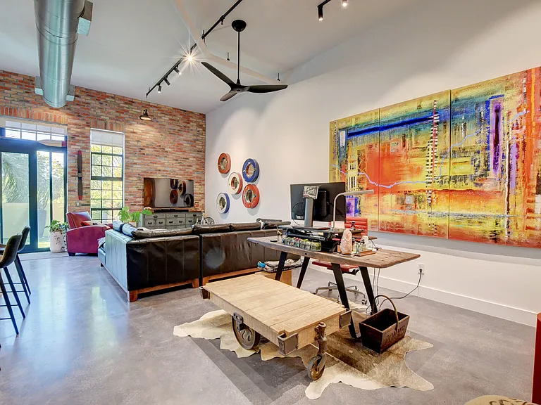 185 NE 4th Ave #203 — Photo 8