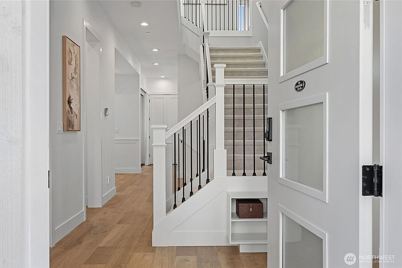 5th image of 328 Slater Street S