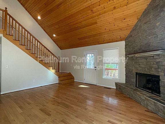 4th image of 265 Hound Dog Ln