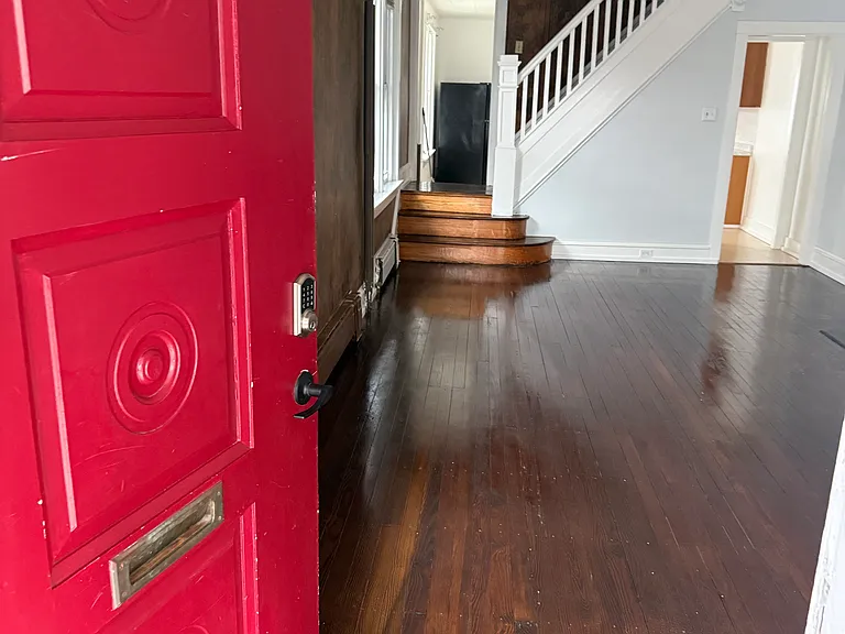 2406 Noble St — Photo 1