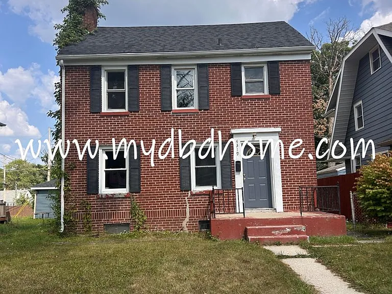 4319 S Park Dr — Photo 1