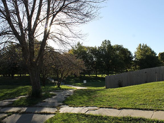 Convenient path to park!
