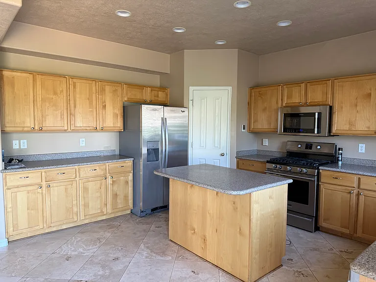 Kitchen, Kitchen Island, and Pantry