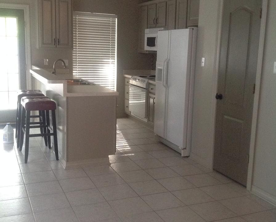2nd image of 40089B Emerald Dr