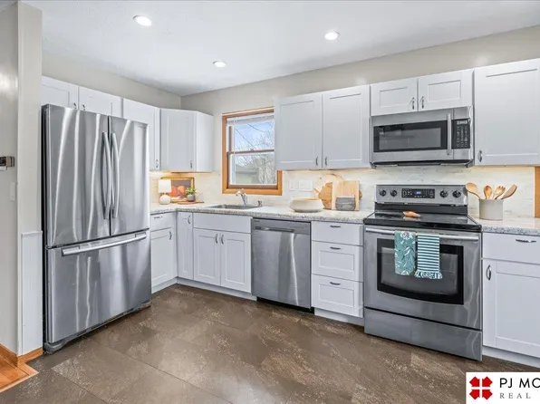 3114 S 122nd St, Omaha, NE 68144