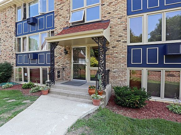 2nd image of 4435 Minnehaha Ave Unit 2