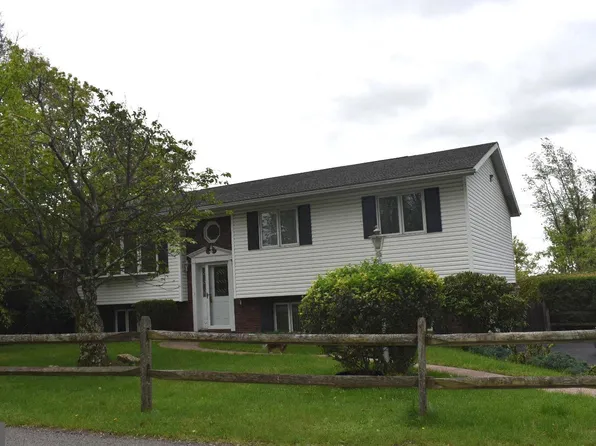 324 California Ave, Shenandoah, PA 17976