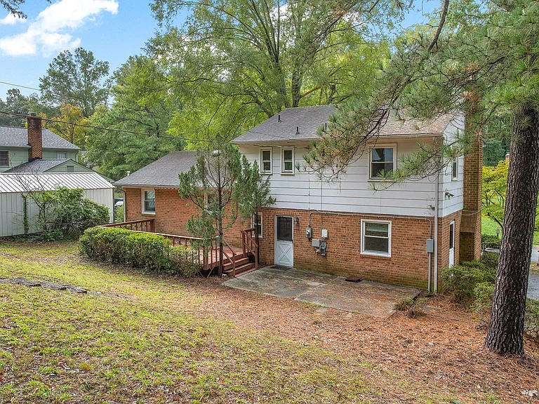 2115 Cedarhurst Dr — Photo 4