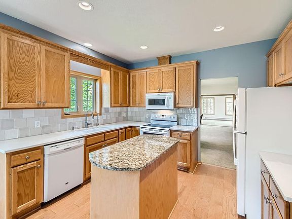 5th image of 2772 Park View Ct