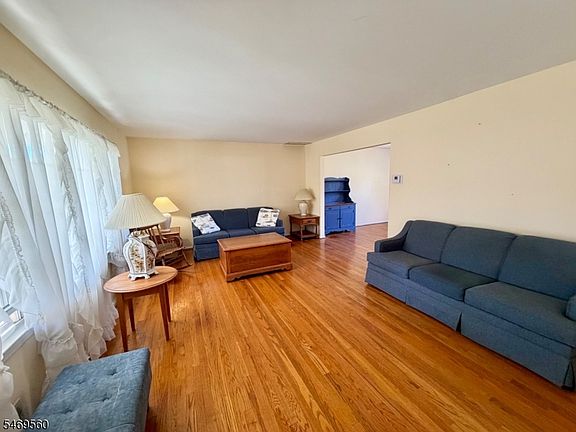 5th image of 41 Mohawk Dr