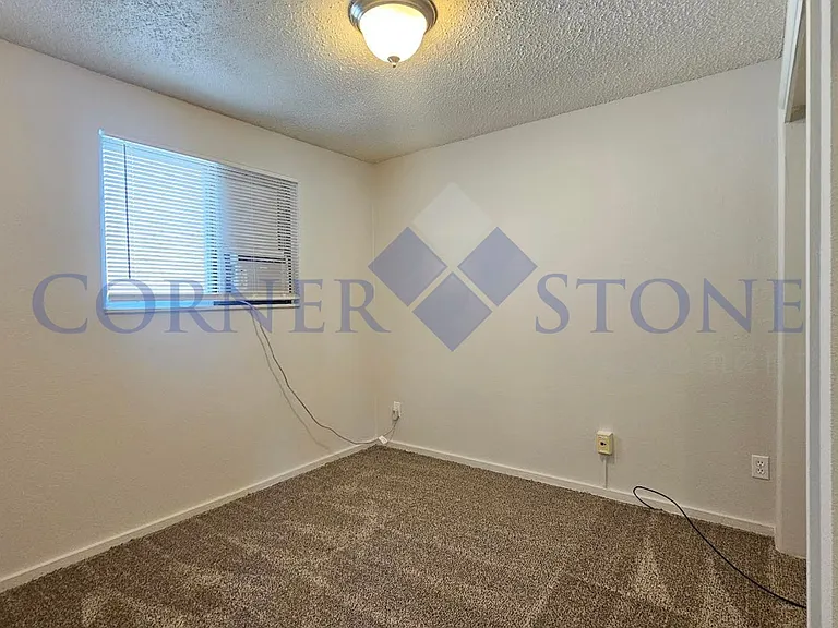 920 Maple St — Photo 6