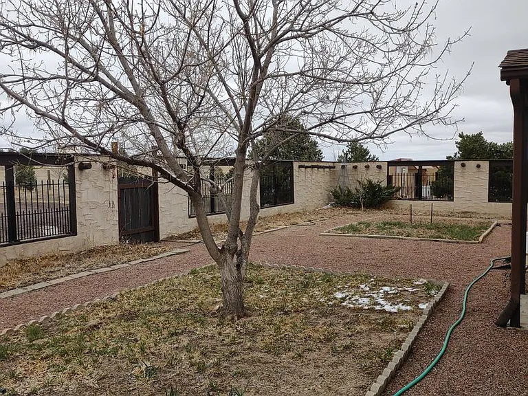 7615 Mallard Dr — Photo 2