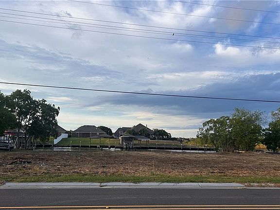 4th image of 190 Lakeview Dr