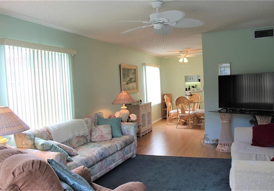 1st image of 14 Vista Palm Ln