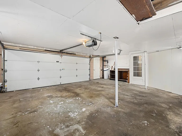 2526 W Huntington Dr — Photo 34