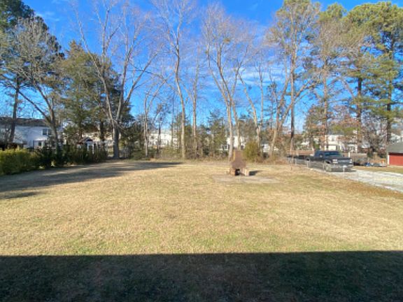 2nd image of 20 Azalea Dr