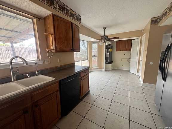 4th image of 15022 Baycliff