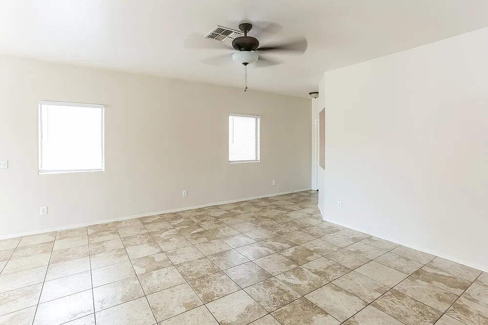 3 bed, 2.0 bath, 1430 sqft, $3,020 — Photo 3