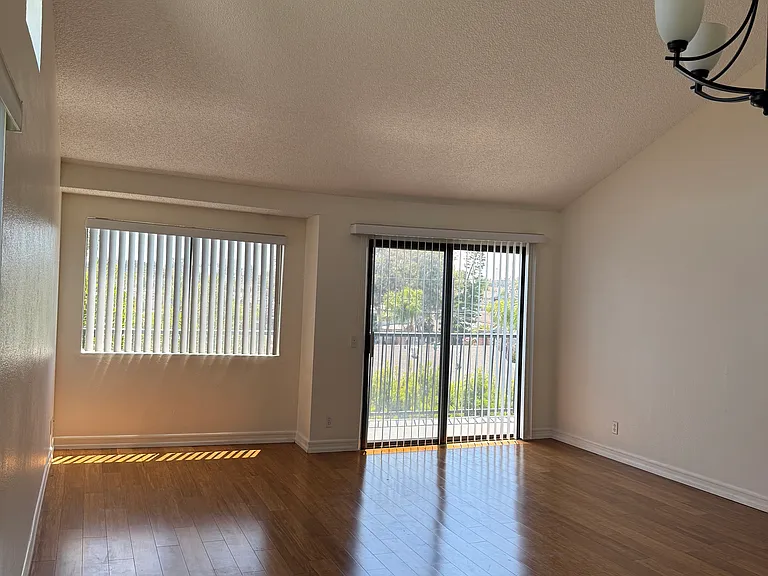 1108 Termino Ave #304 — Photo 2