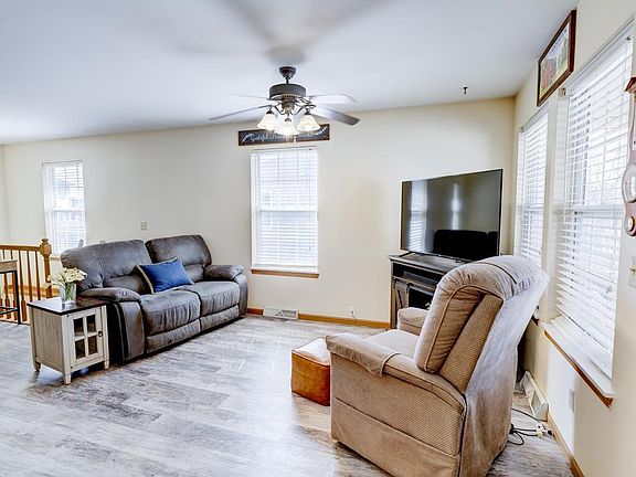 3rd image of 403 Hanson Road