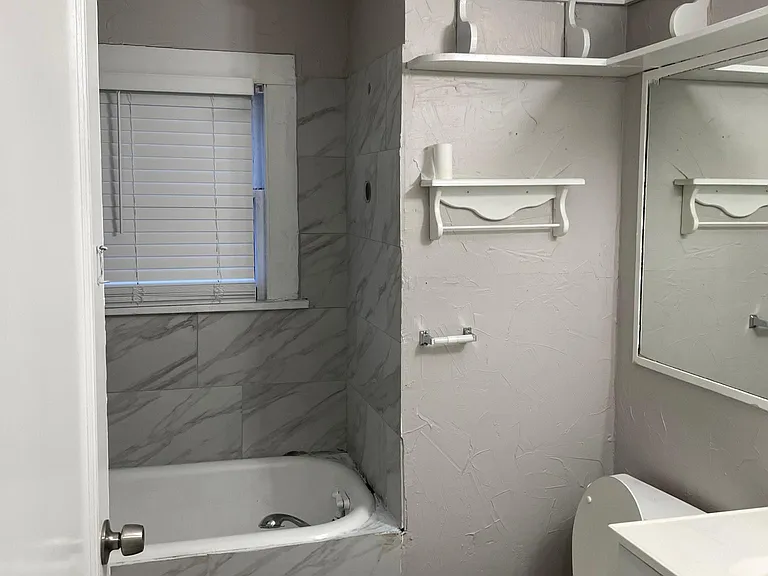 704 Williams Ave — Photo 9