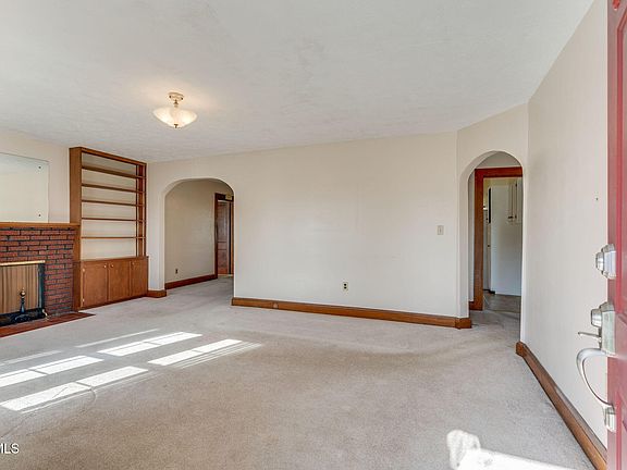 4th image of 2716 Linden Rd