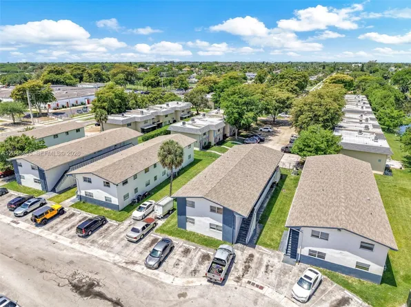 861 SW 74th Ter APT 102D, Pompano Beach, FL 33068