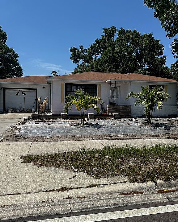 1st image of 230 Pasadena Ave N