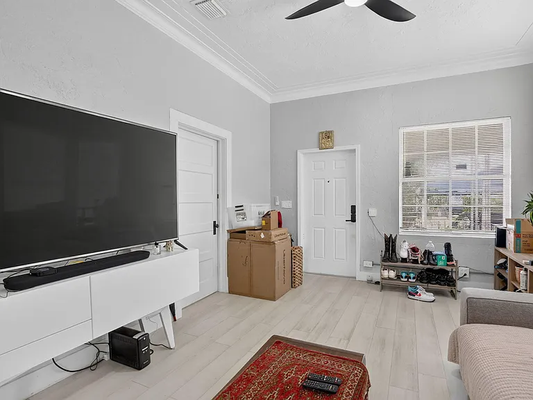 2465 Taylor St — Photo 10