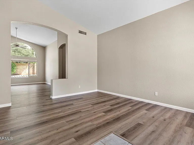 312 E Mesquite St — Photo 3