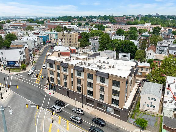 2nd image of 165 Saint Pauls Ave APT 305