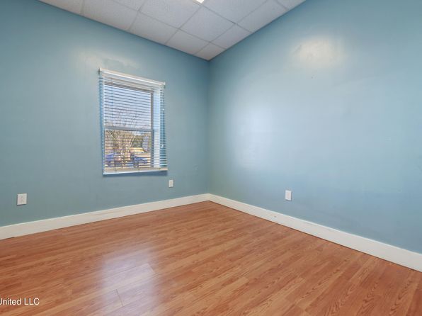 gulfport-mississippi-246859807 picture