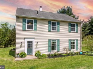 562 Headquarters Rd, Erwinna, PA 18920