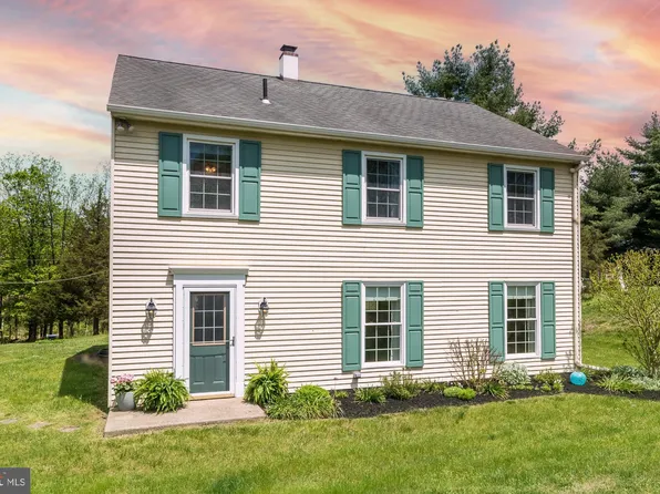 562 Headquarters Rd, Erwinna, PA 18920