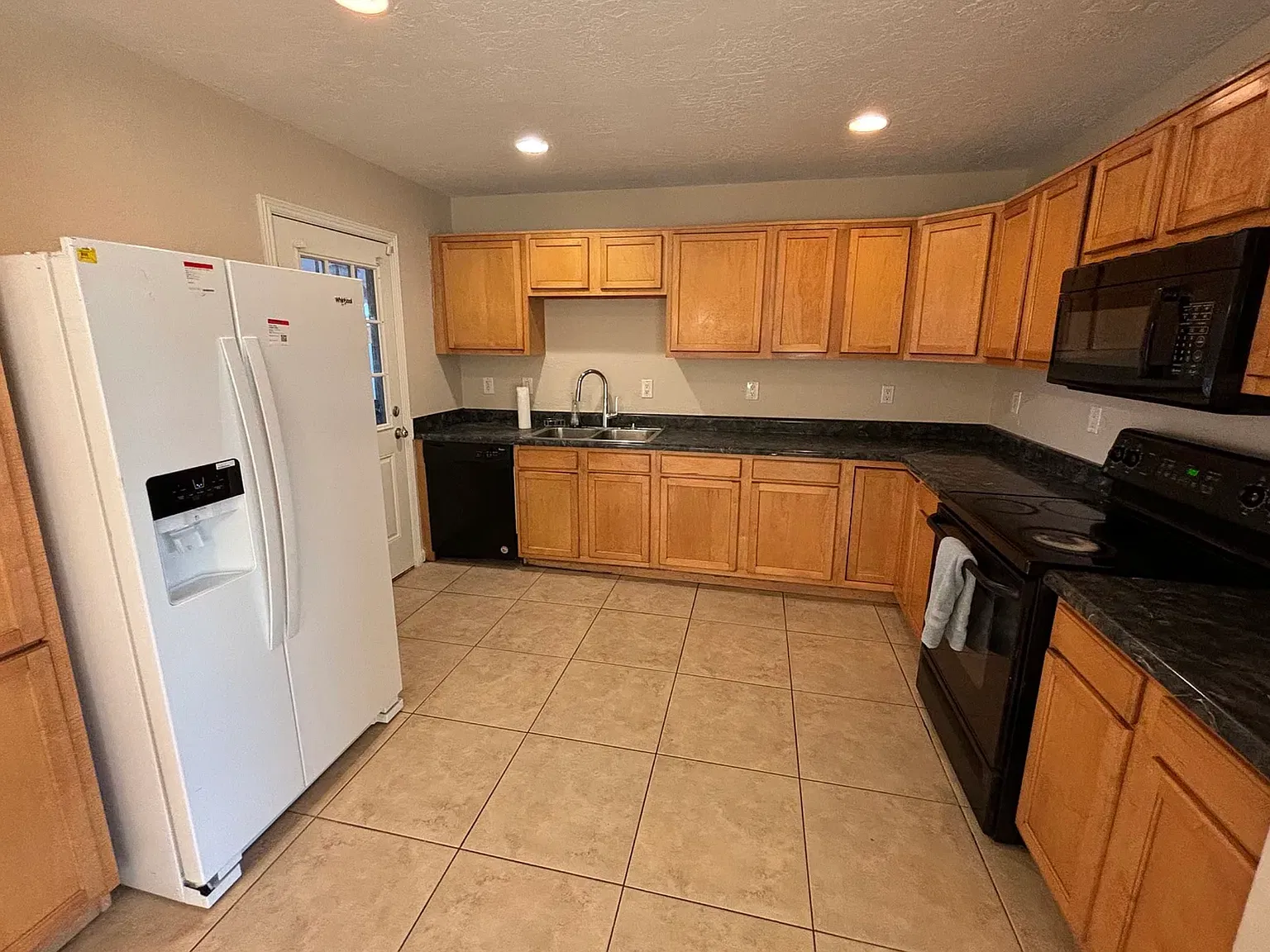 4 bed, 1388 sqft, $2,200 — Photo 3