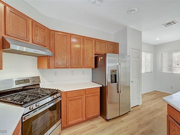 5th image of 9204 Weeping Hollow Ave