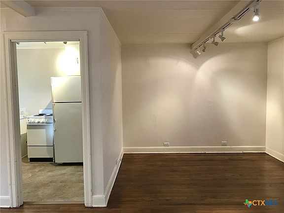 4th image of 1104 W Hopkins St Unit B