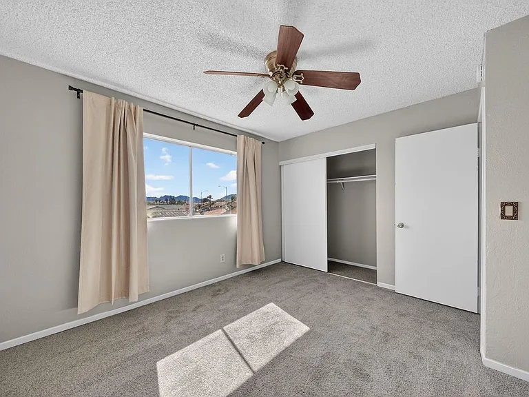 389 Summer Creek Ct — Photo 13