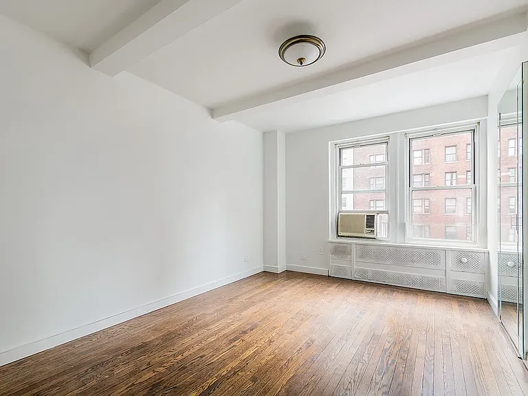 433 W 34th St #10G — Photo 5