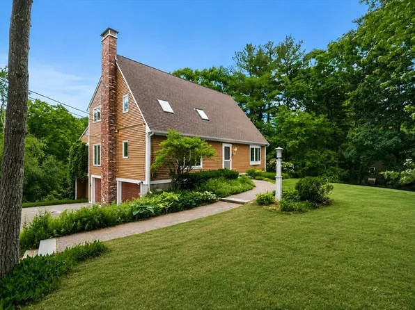 4 Swallow Ln, Dunstable, MA 01827
