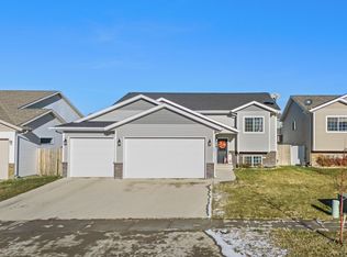 23 Berkeley St, Surrey, ND 58785
