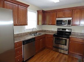 4th image of 175 Village Ln