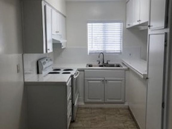 4th image of 924 N Inglewood Ave #9